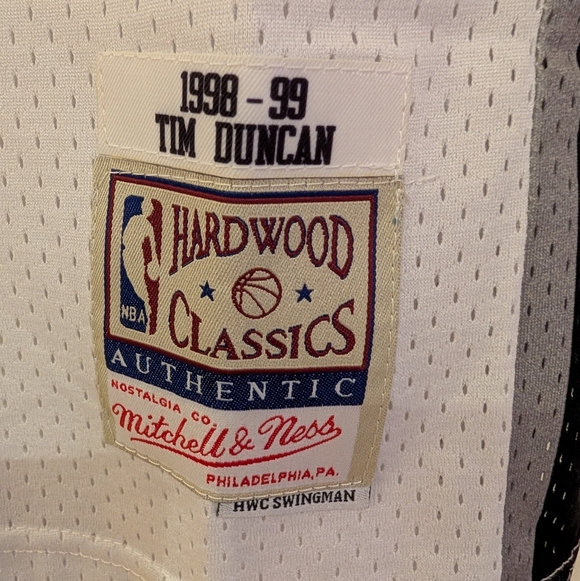 Tim Duncan Jersey - Picture 5 of 9